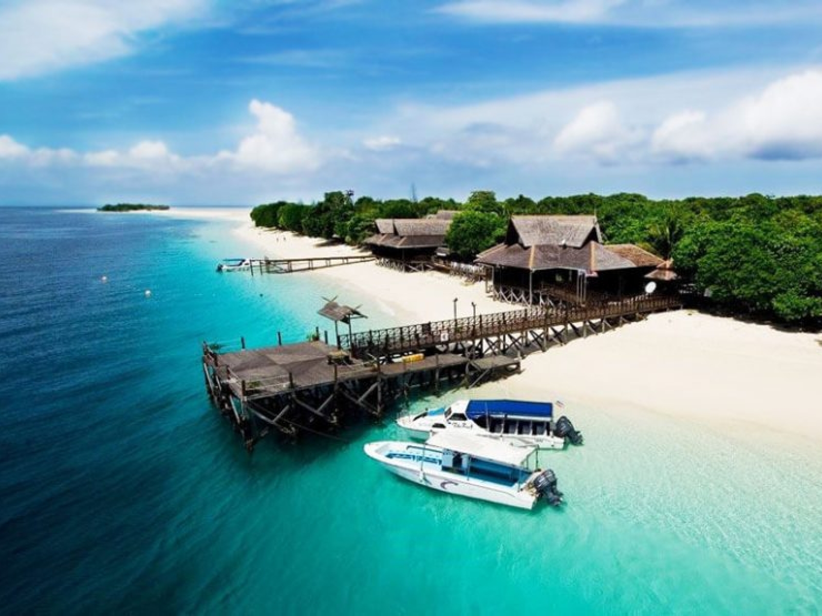 mataking-resort-jetty-aerial-tiny-870x555